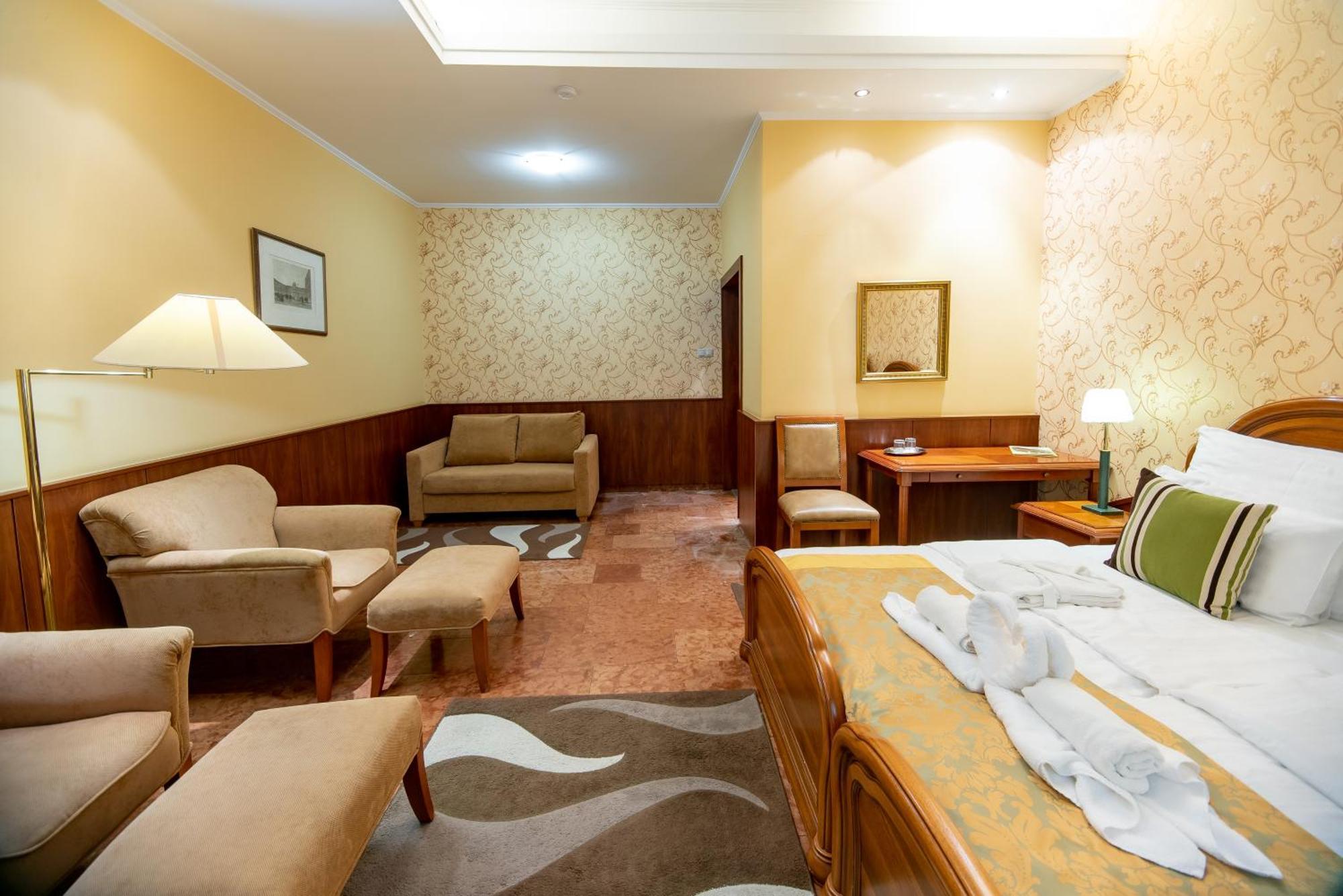 Nyerges Hotel Termal Superior Monor Extérieur photo